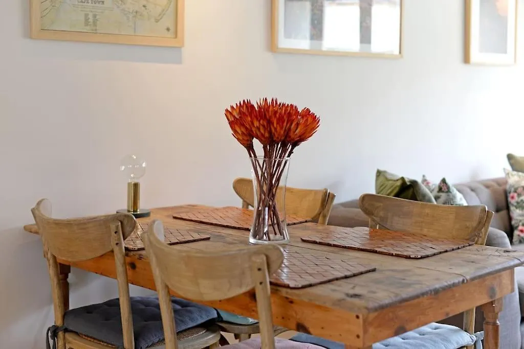 Chic Urban Escape: 2 Bedroom 2 Bath, Near Table Mountain ケープタウン アパート