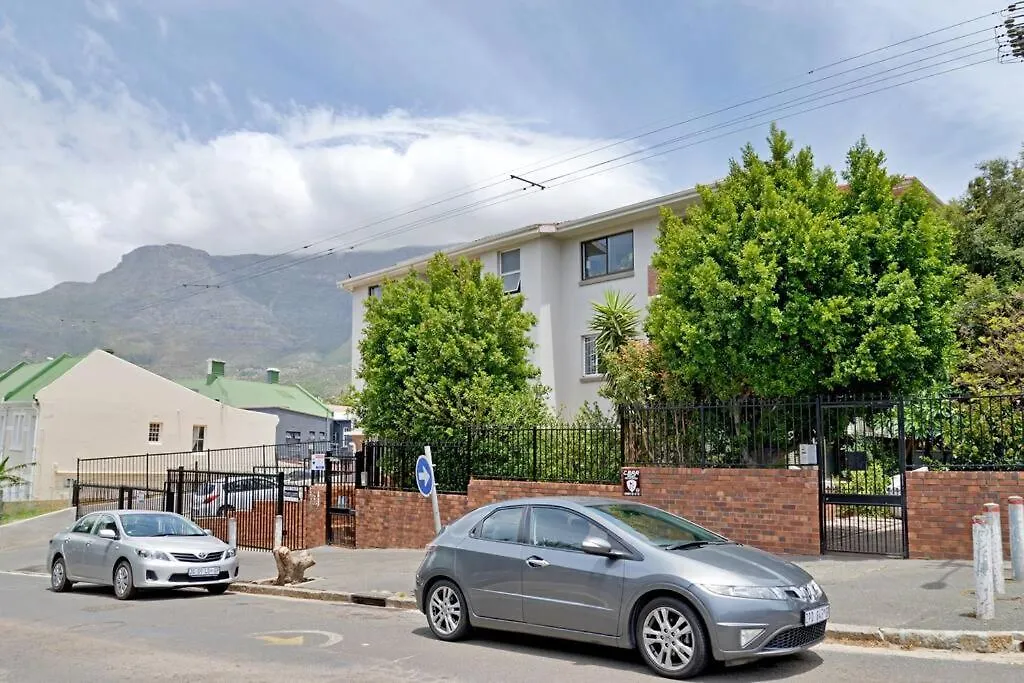 Chic Urban Escape: 2 Bedroom 2 Bath, Near Table Mountain ケープタウン