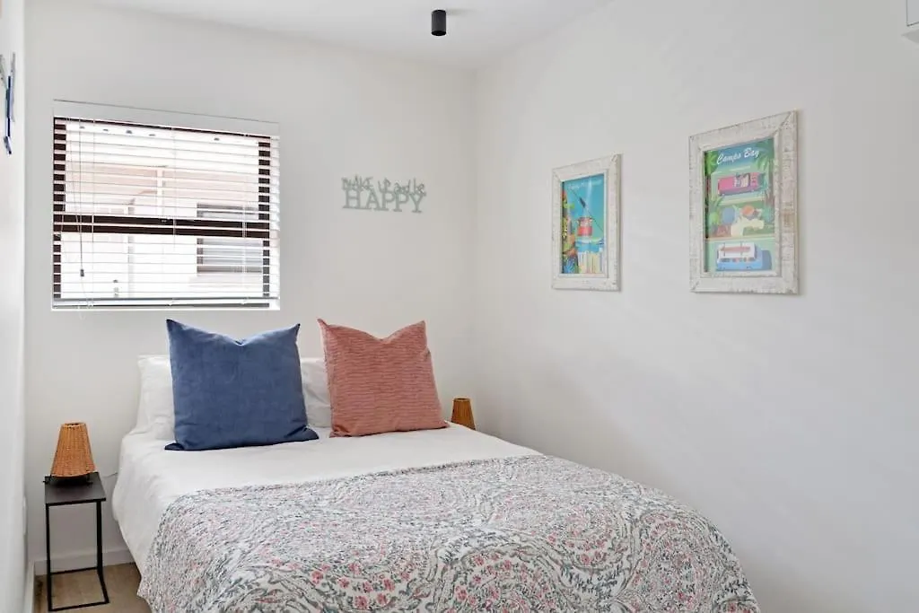 Chic Urban Escape: 2 Bedroom 2 Bath, Near Table Mountain ケープタウン 0*,