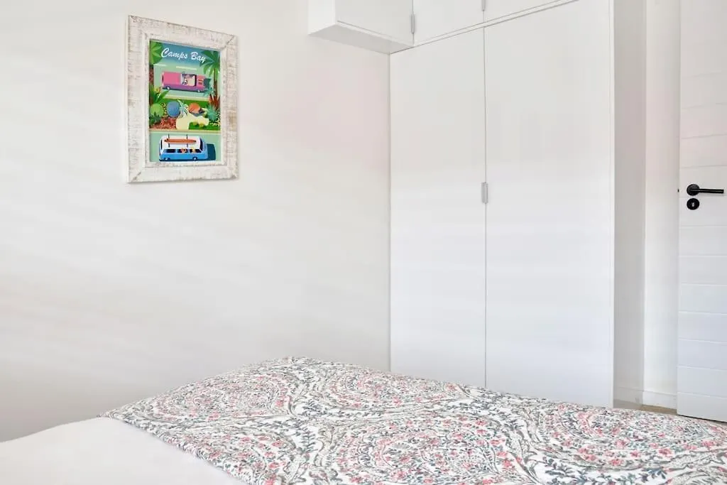 Chic Urban Escape: 2 Bedroom 2 Bath, Near Table Mountain ケープタウン 0*,  南アフリカ