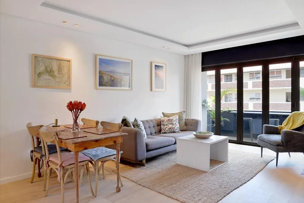 Chic Urban Escape: 2 Bedroom 2 Bath, Near Table Mountain ケープタウン