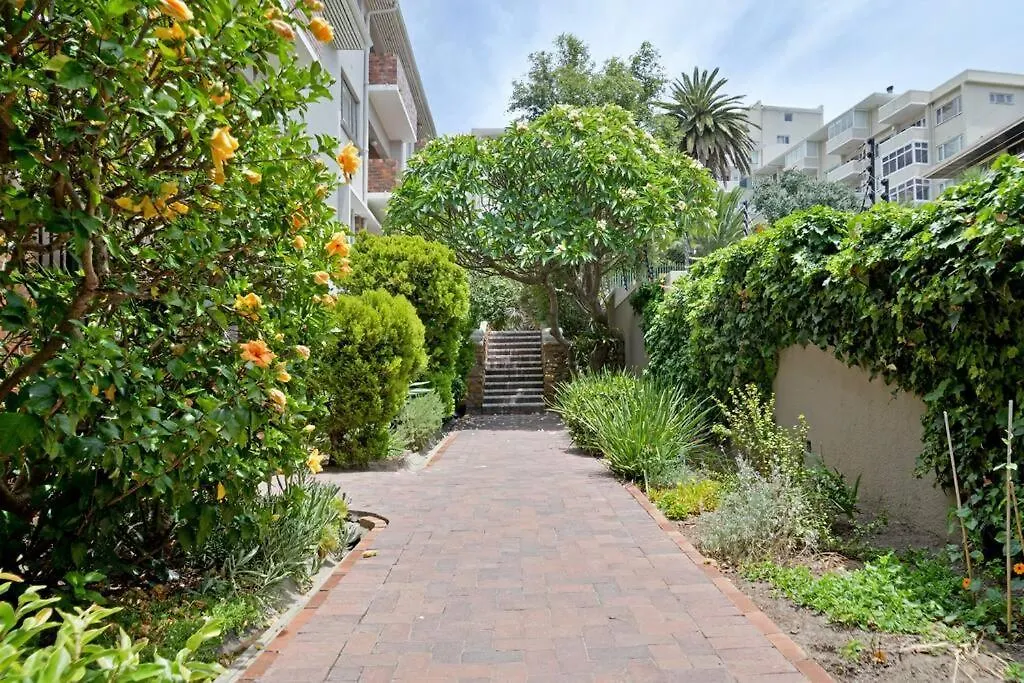 Chic Urban Escape: 2 Bedroom 2 Bath, Near Table Mountain ケープタウン